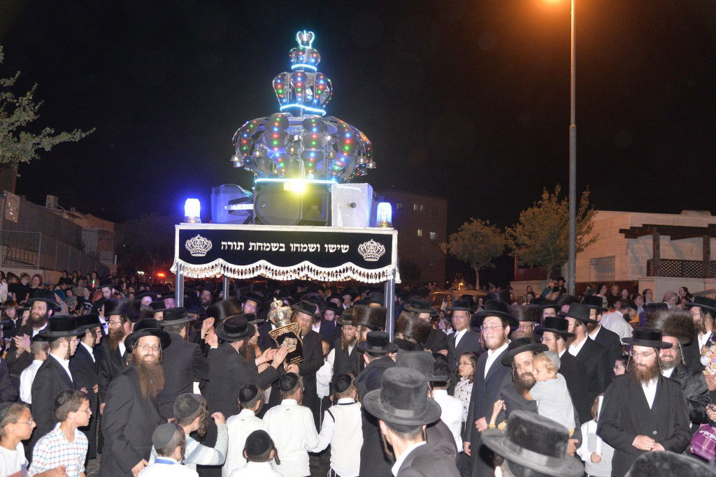 בבאיאן בביתר עילית הכניסו ספר תורה חדש