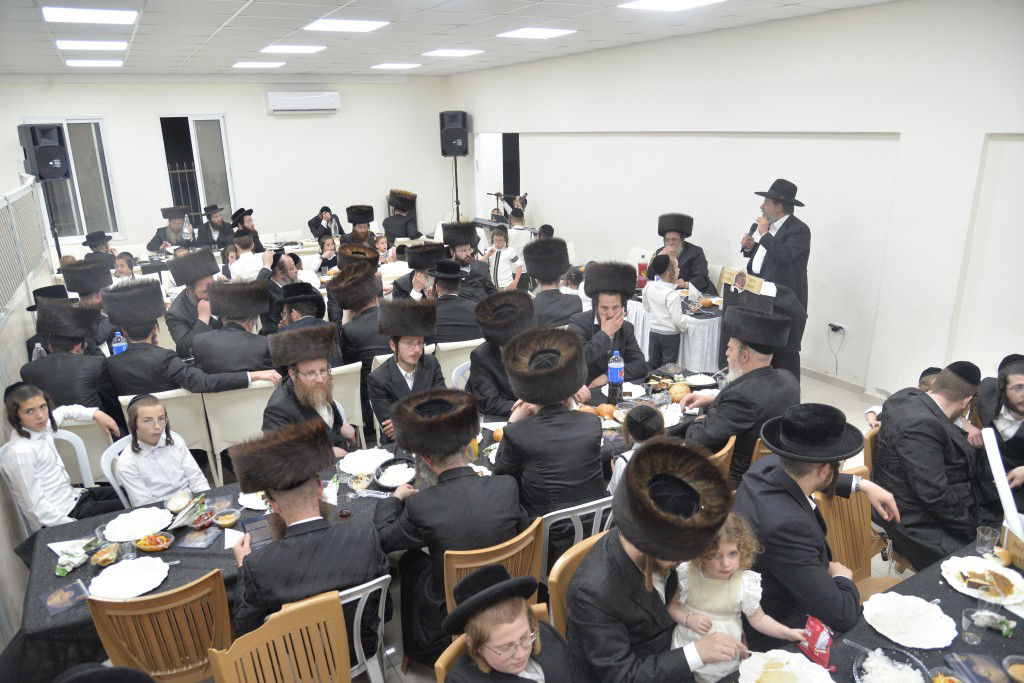 בבאיאן בביתר עילית הכניסו ספר תורה חדש