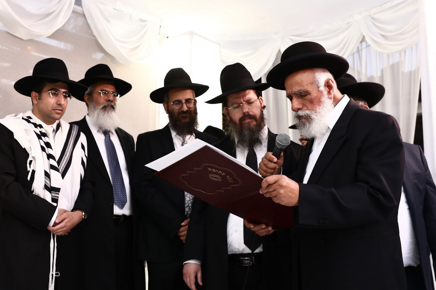 הגר"ש מחפוד השיא את נכדו • צפו בגלריה