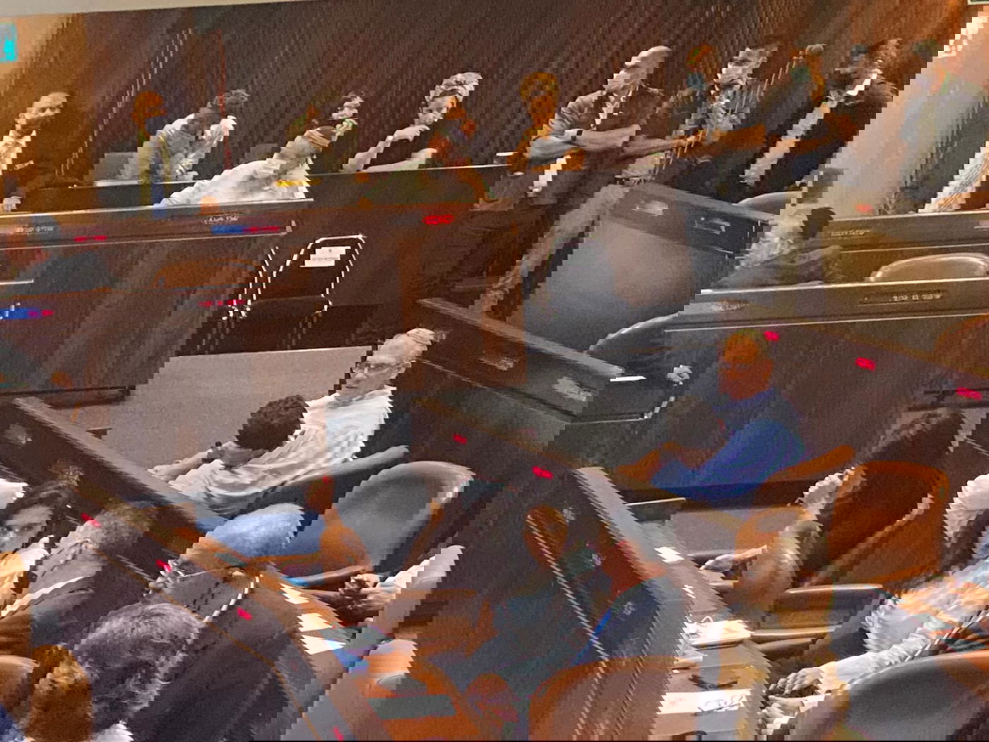 סער ושקד משוחחים במליאה