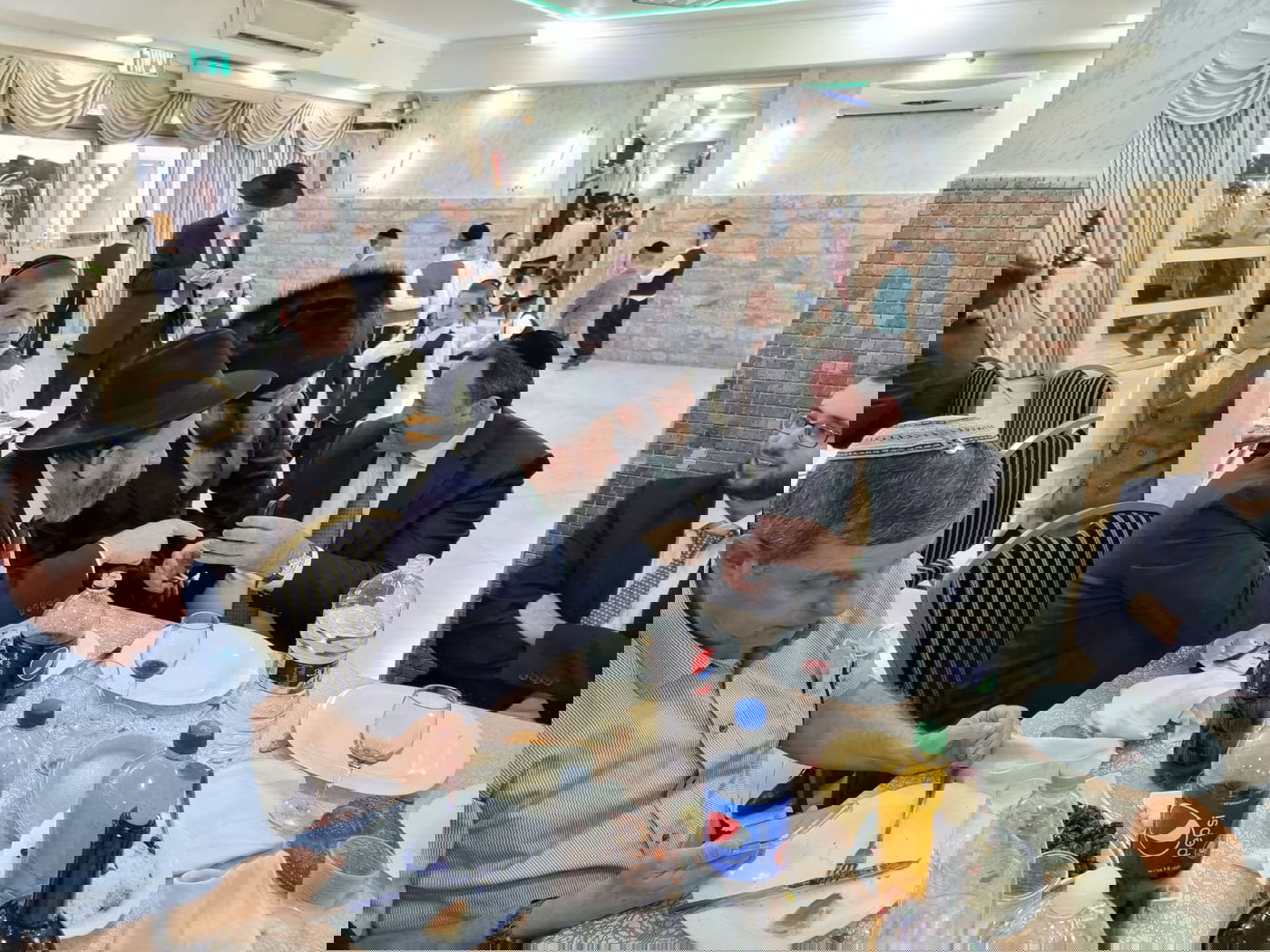 הסופר וסגן ראש העיר חיתן את בתו • תיעוד