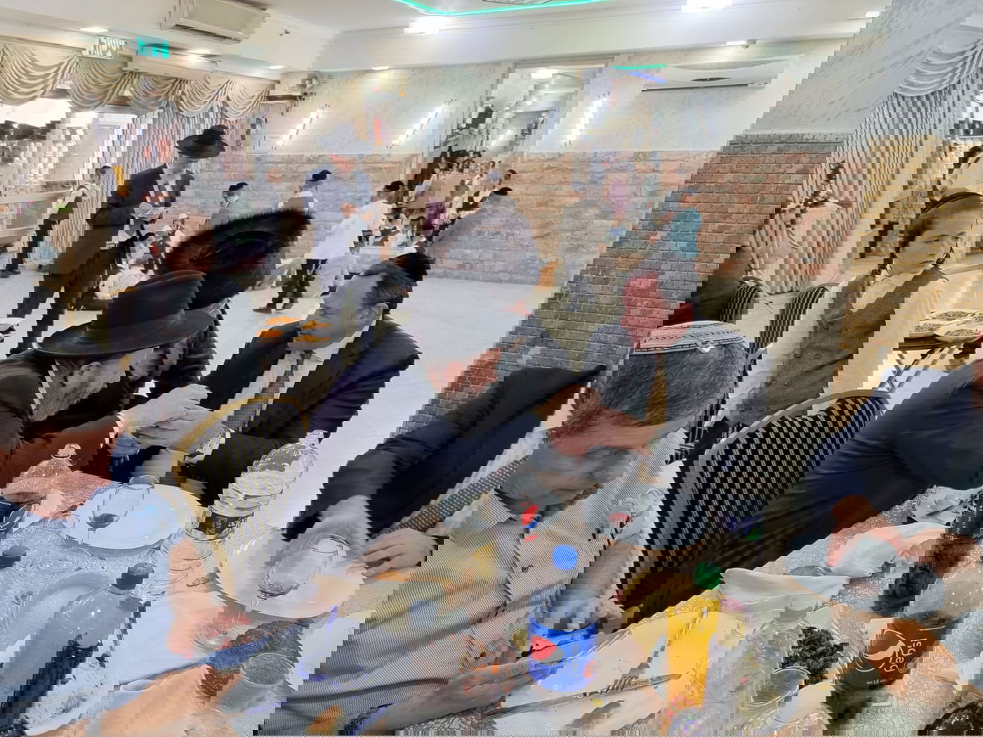 הסופר וסגן ראש העיר חיתן את בתו • תיעוד