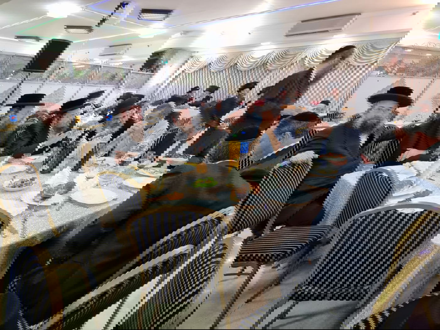 הסופר וסגן ראש העיר חיתן את בתו • תיעוד