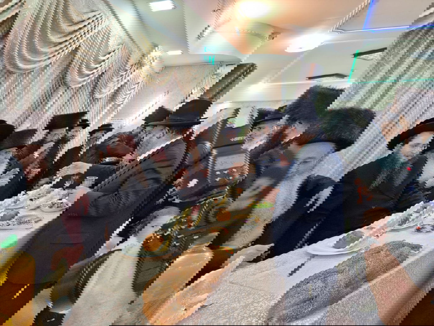 הסופר וסגן ראש העיר חיתן את בתו • תיעוד