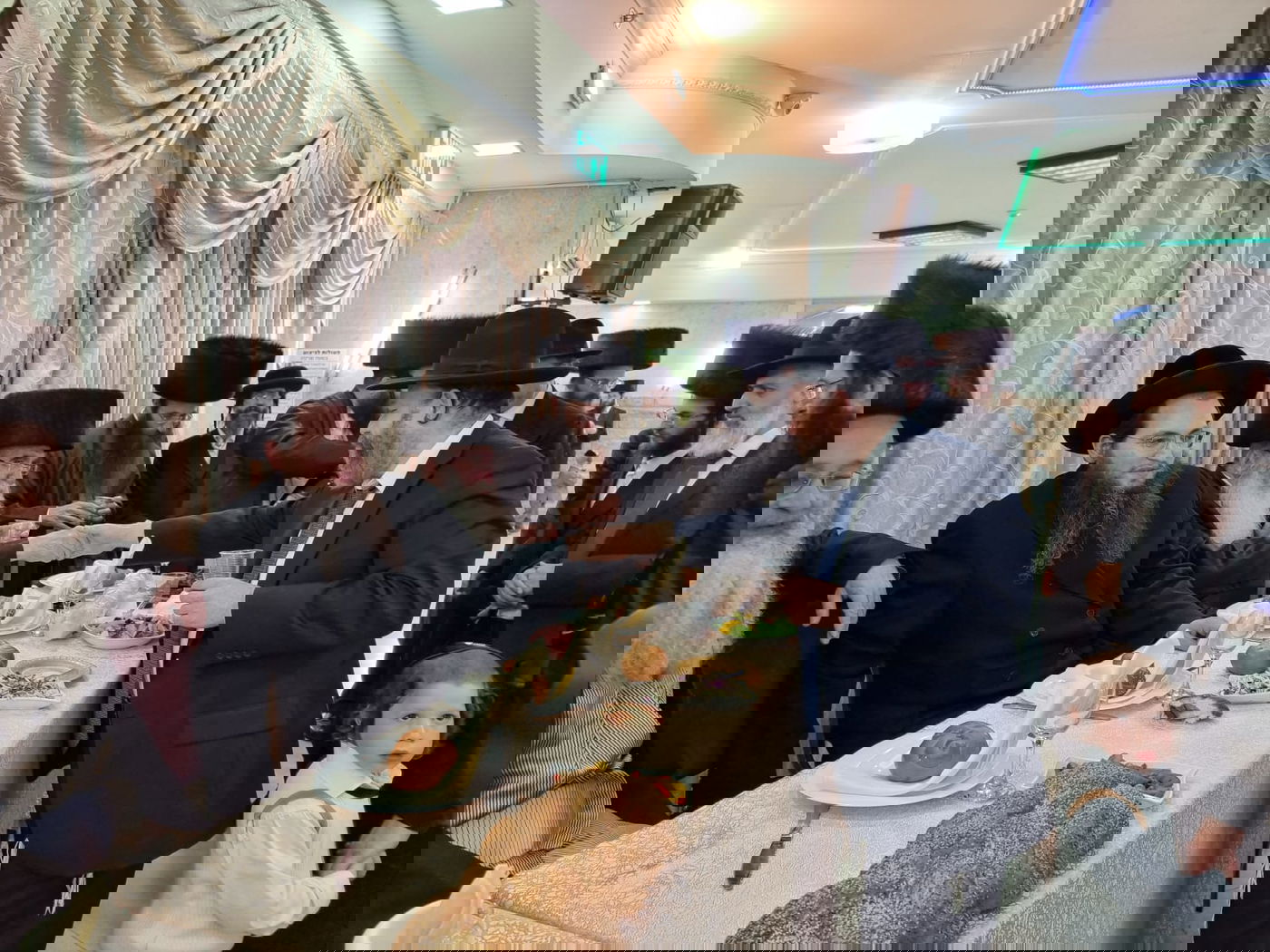 הסופר וסגן ראש העיר חיתן את בתו • תיעוד