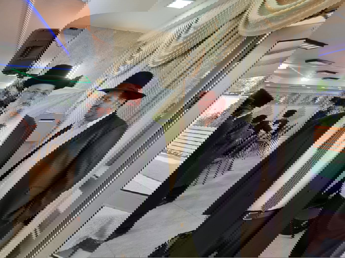 הסופר וסגן ראש העיר חיתן את בתו • תיעוד