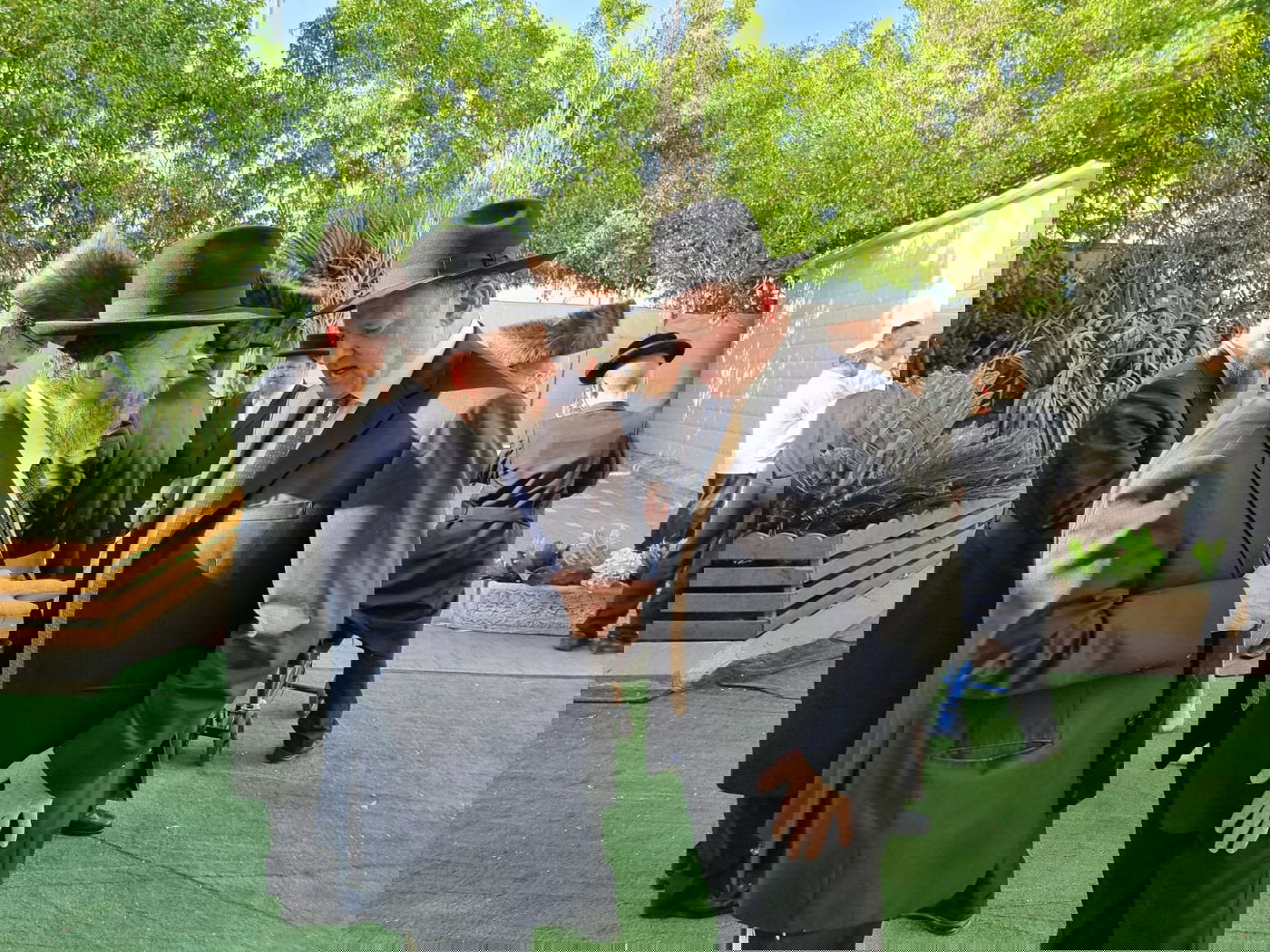 הסופר וסגן ראש העיר חיתן את בתו • תיעוד