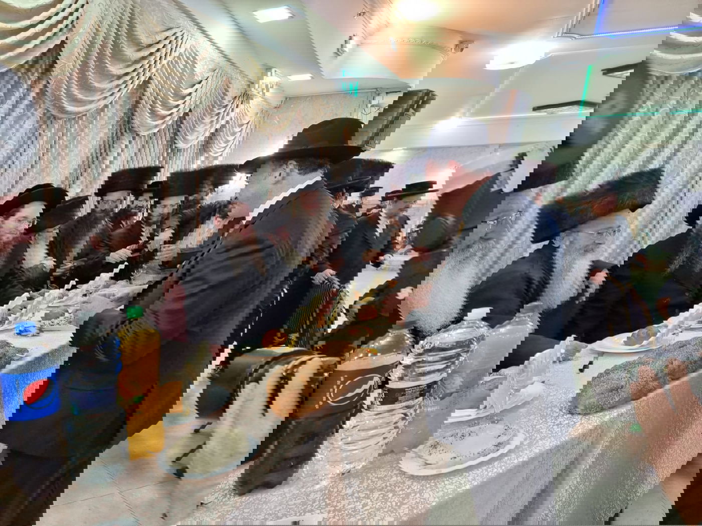 הסופר וסגן ראש העיר חיתן את בתו • תיעוד