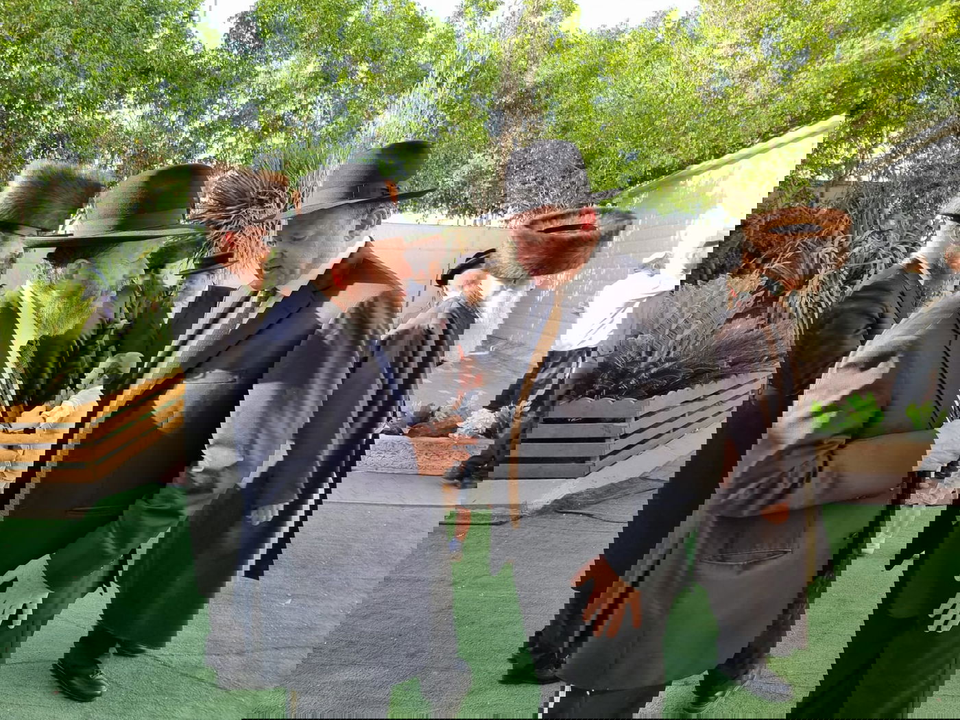 הסופר וסגן ראש העיר חיתן את בתו • תיעוד