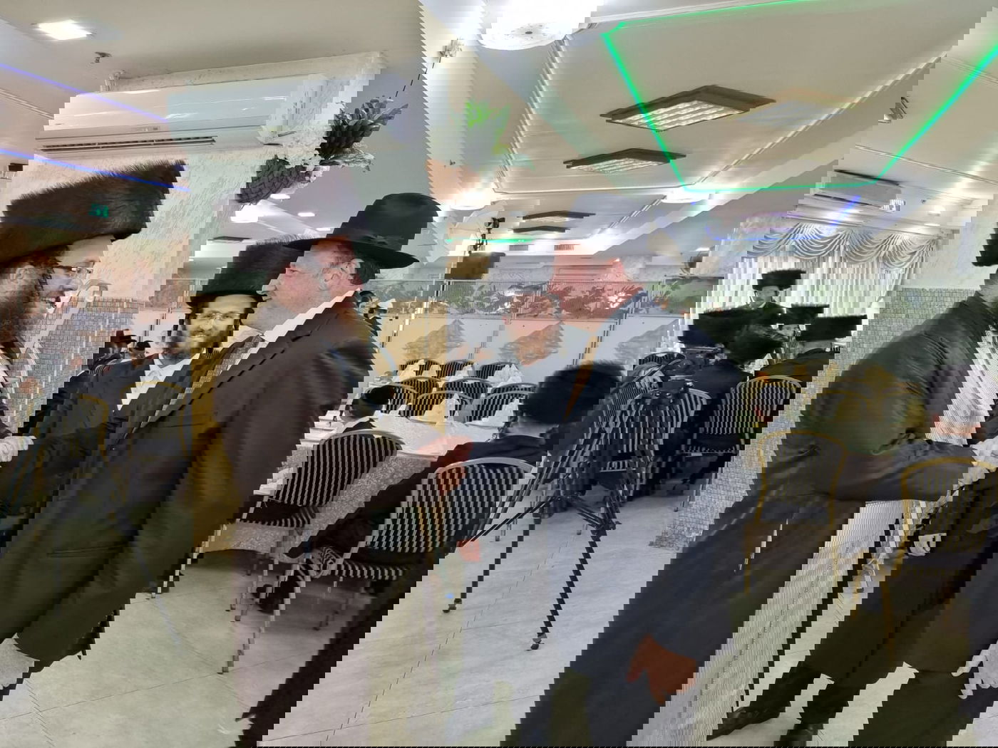 הסופר וסגן ראש העיר חיתן את בתו • תיעוד