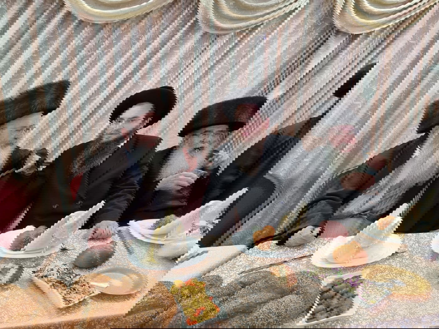 הסופר וסגן ראש העיר חיתן את בתו • תיעוד