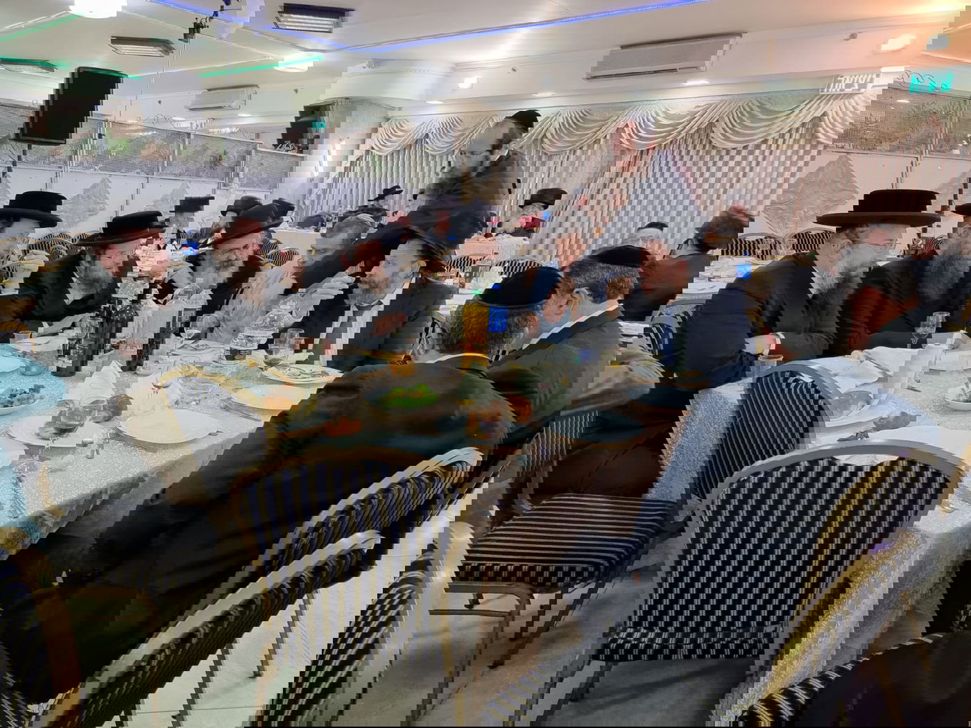 הסופר וסגן ראש העיר חיתן את בתו • תיעוד