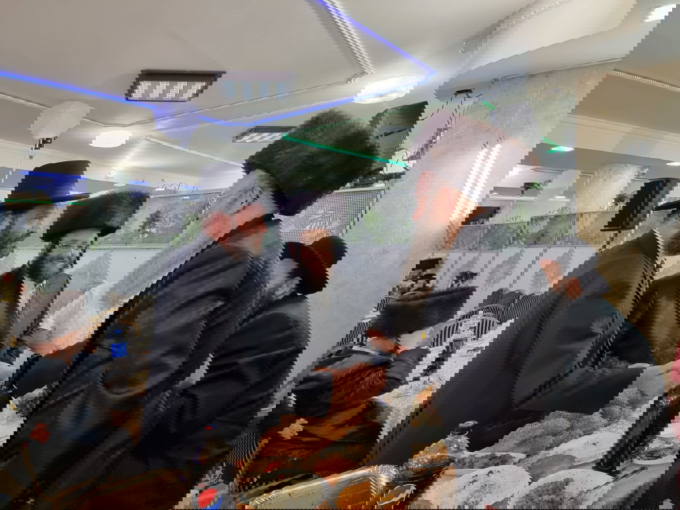 הסופר וסגן ראש העיר חיתן את בתו • תיעוד