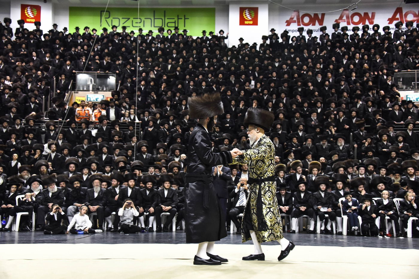 אלפים בחתונת בית סערט ויז'ניץ - סאטמר - ויז'ניץ