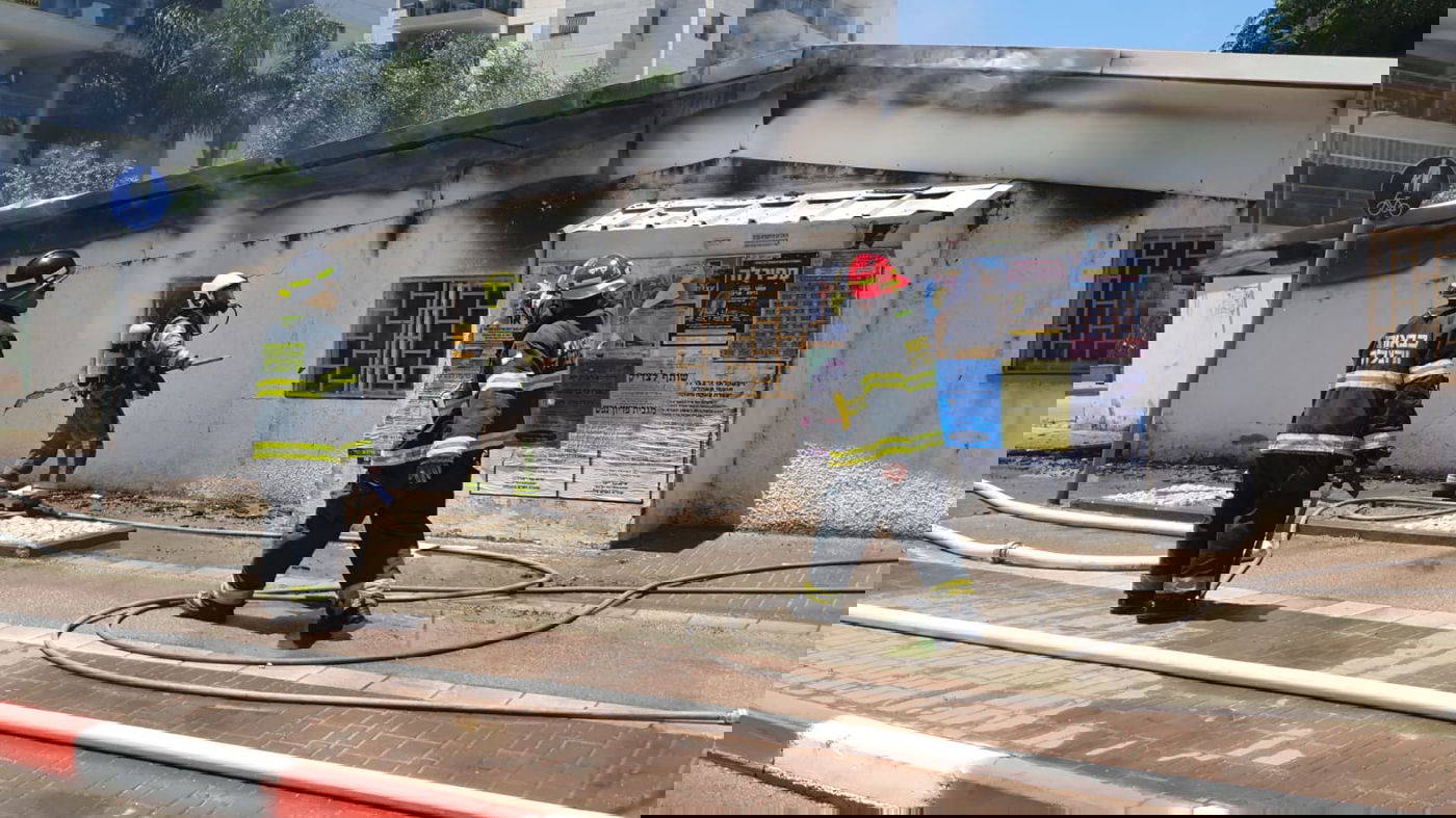 שריפה פרצה במבנה ששימש בית כנסת; צפו