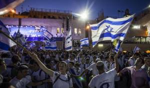 שר הביטחון גנץ דורש את ביטול מצעד הדגלים