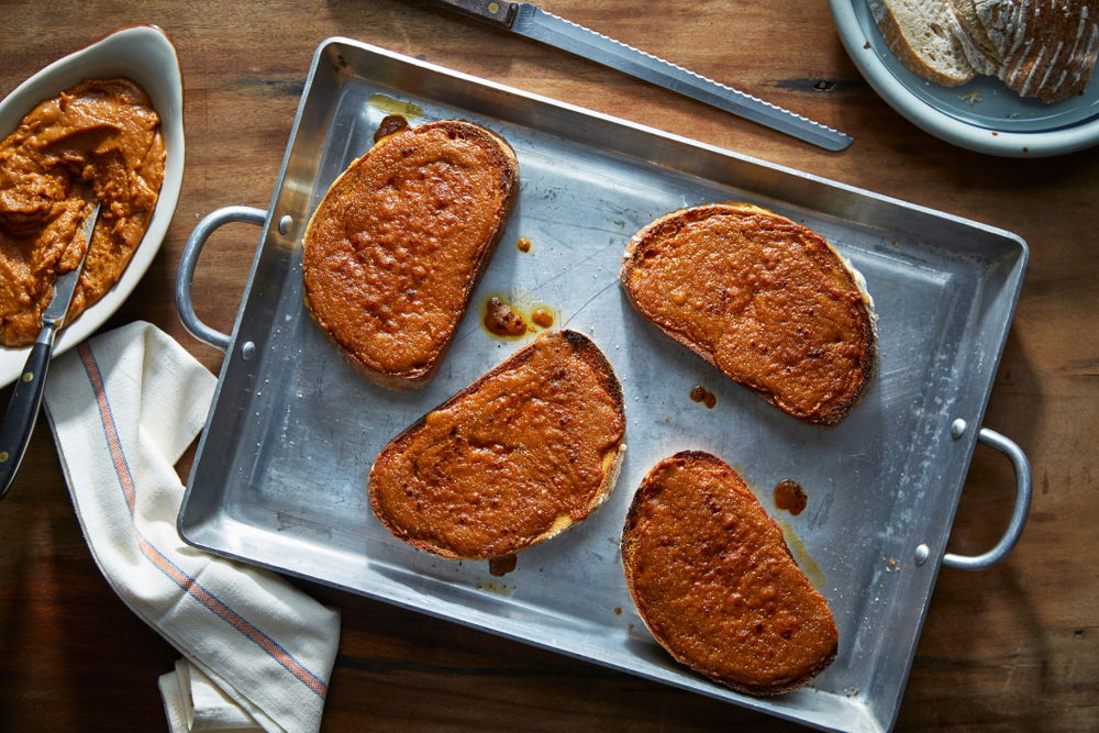 וולש ריירביט. טוסט עם ממרח גבינה ובירה