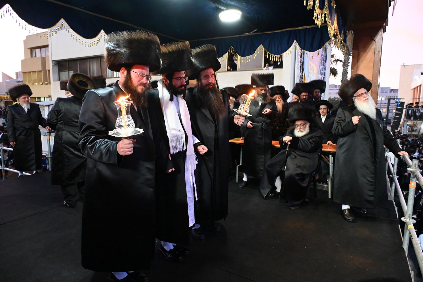 תיעוד: אלפים בחתונת נכדתו של האדמו"ר