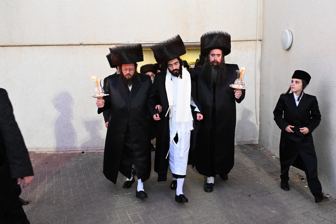 תיעוד: אלפים בחתונת נכדתו של האדמו"ר