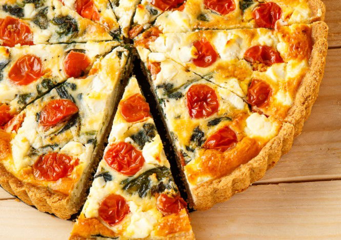 קיש עגבניות שרי ומוצרלה עם תרד