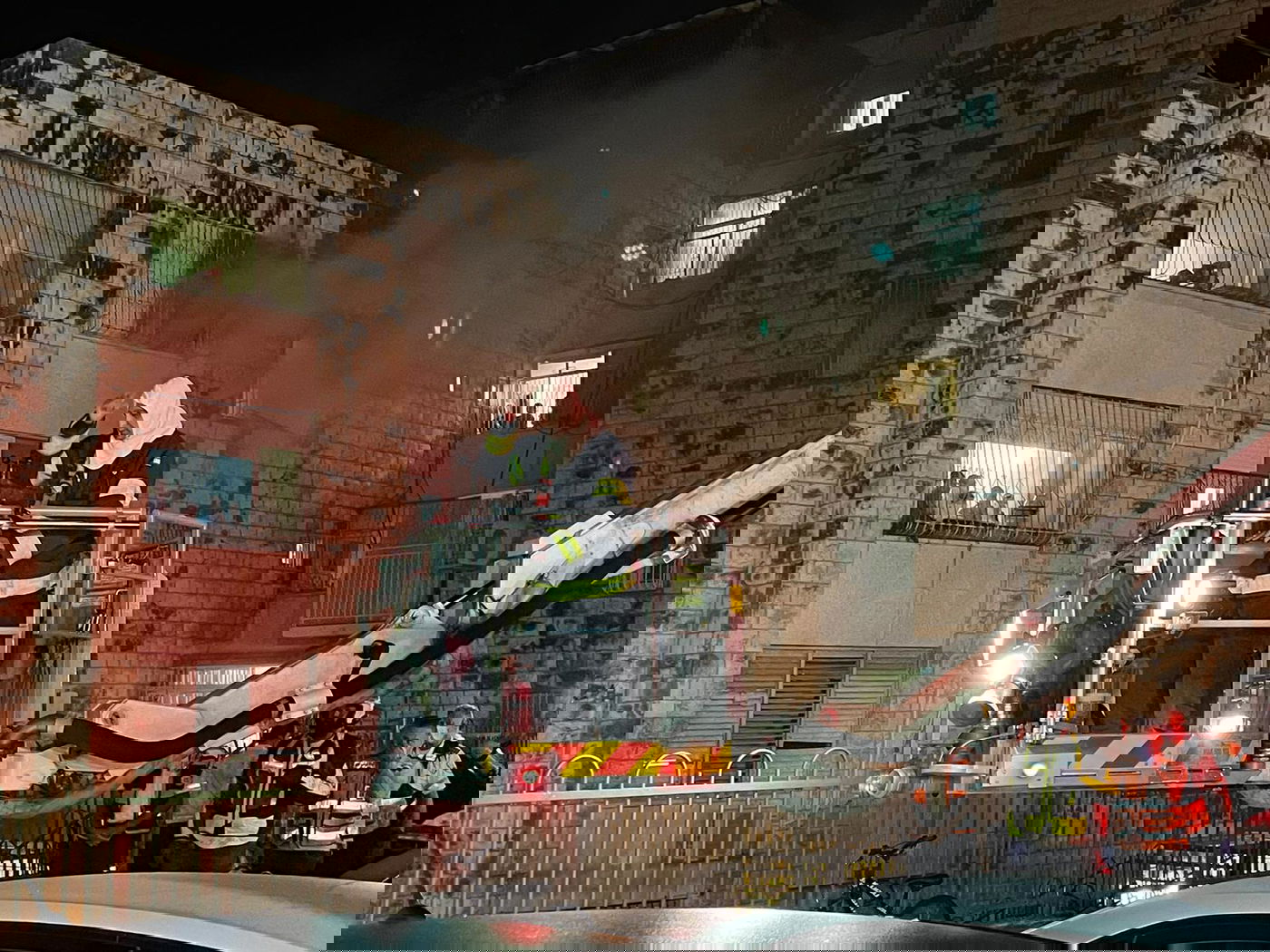 שריפה בבניין: משפחות חרדיות מחולצות