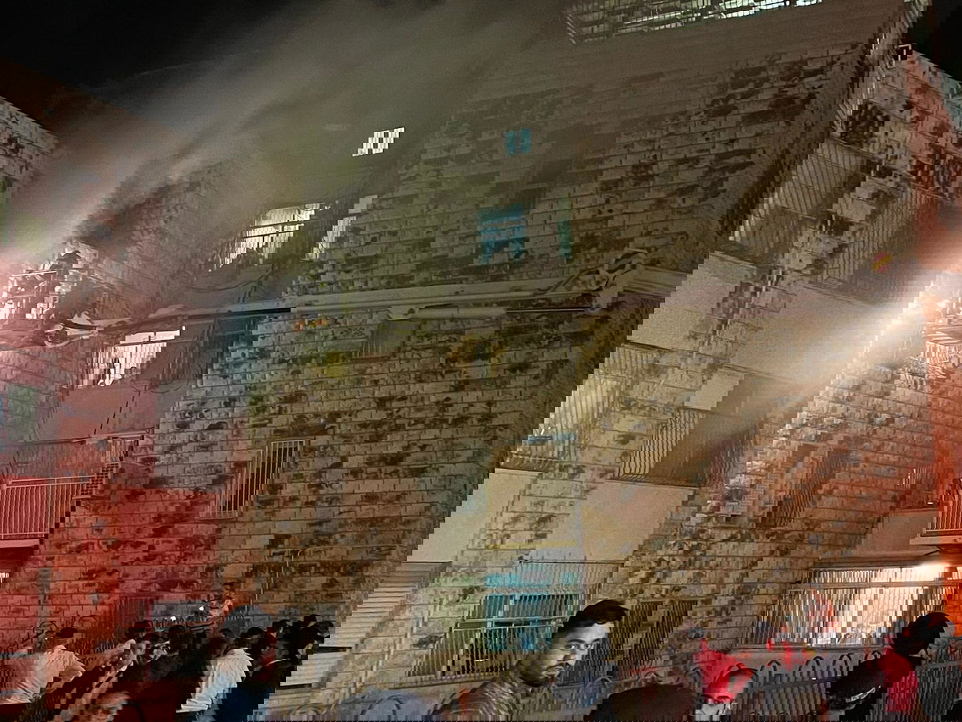 שריפה בבניין: משפחות חרדיות מחולצות