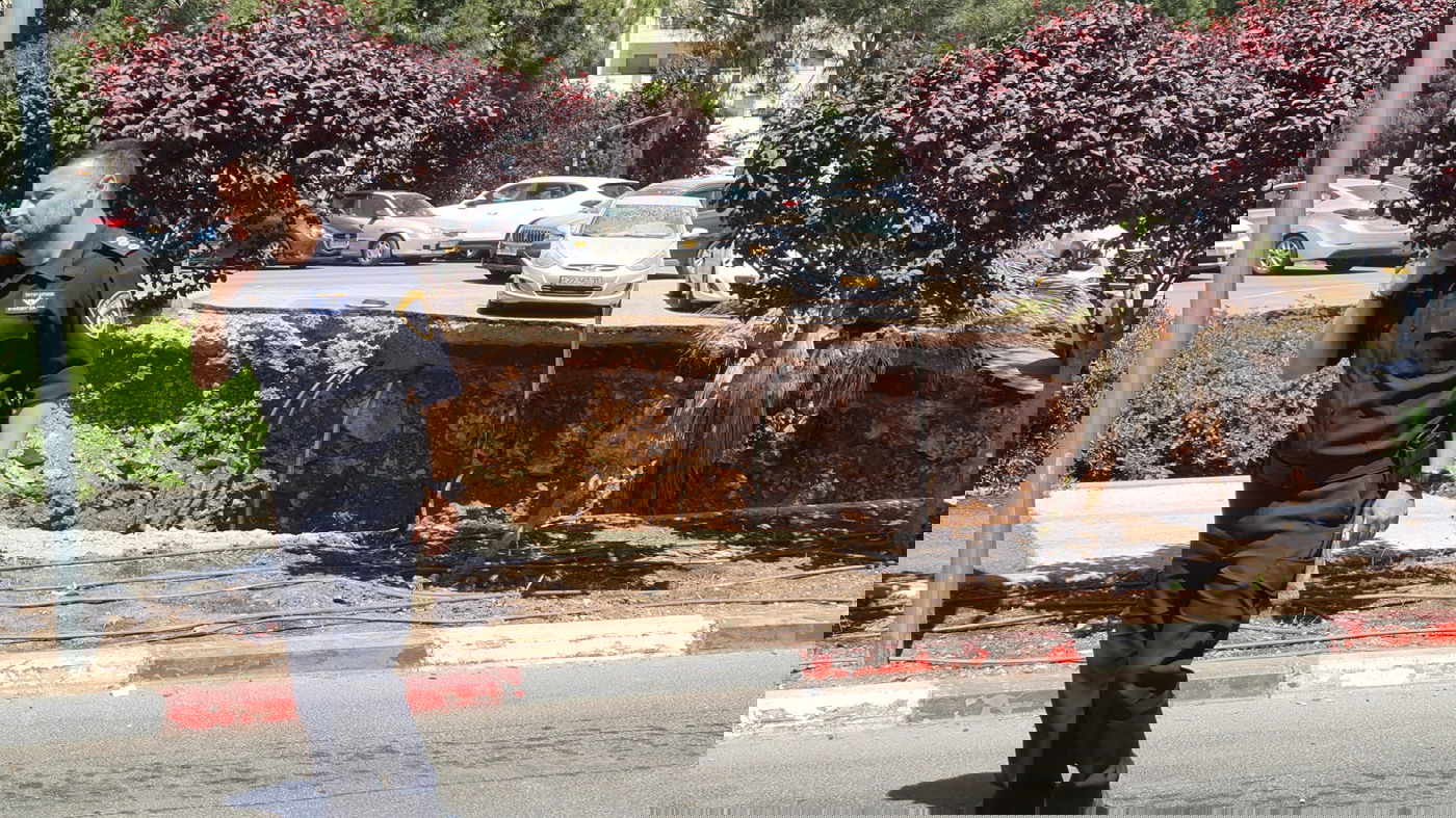 חניון בית החולים קרס לפתע; חשש ללכודים