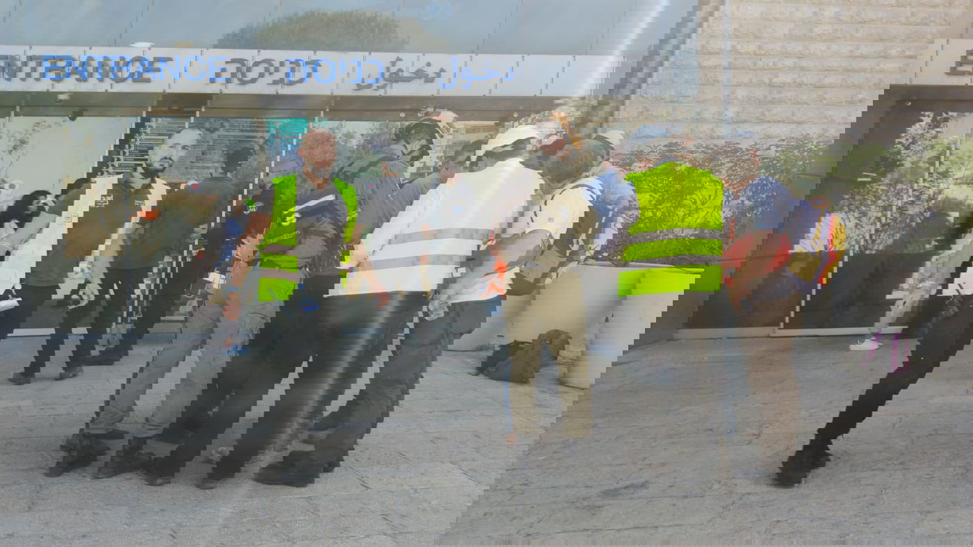 חניון בית החולים קרס לפתע; חשש ללכודים