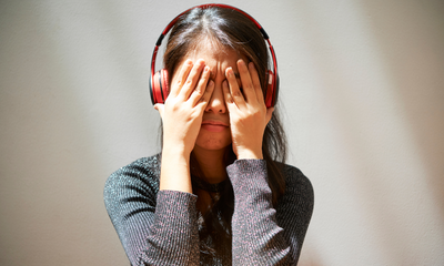 מאזינים לשירים עצובים ובוכים? זה דווקא מצוין למצב הרוח