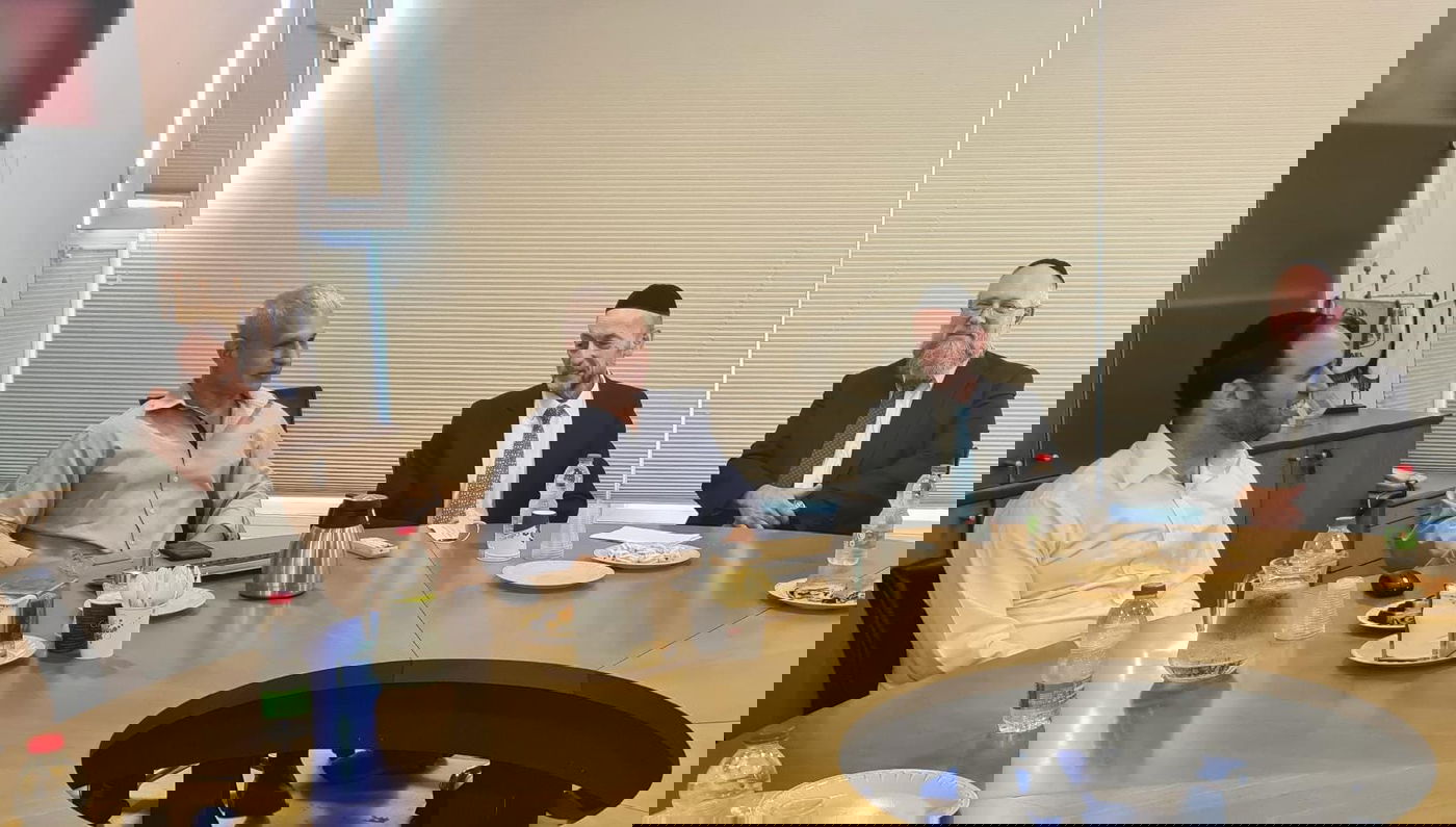 מקלב ביקר במכון לרפואה משפטית באבו כביר; יוביל להסדרה