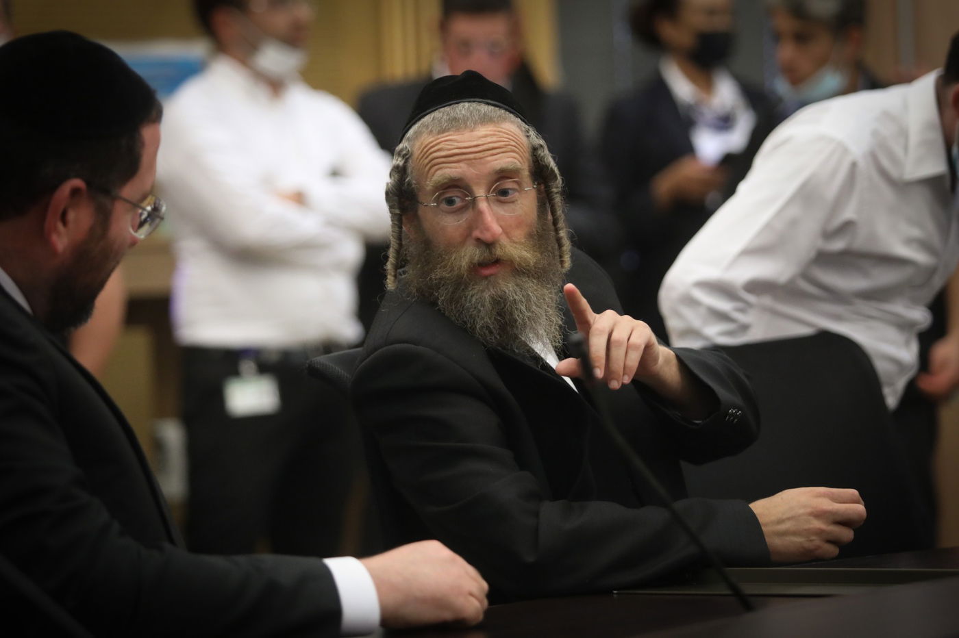 'נפתלי בנט - שם רשעים ירקב; תוריד את הכיפה שלך' • צפו