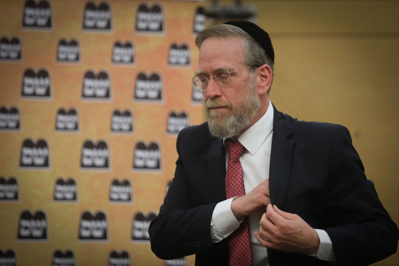 'נפתלי בנט - שם רשעים ירקב; תוריד את הכיפה שלך' • צפו