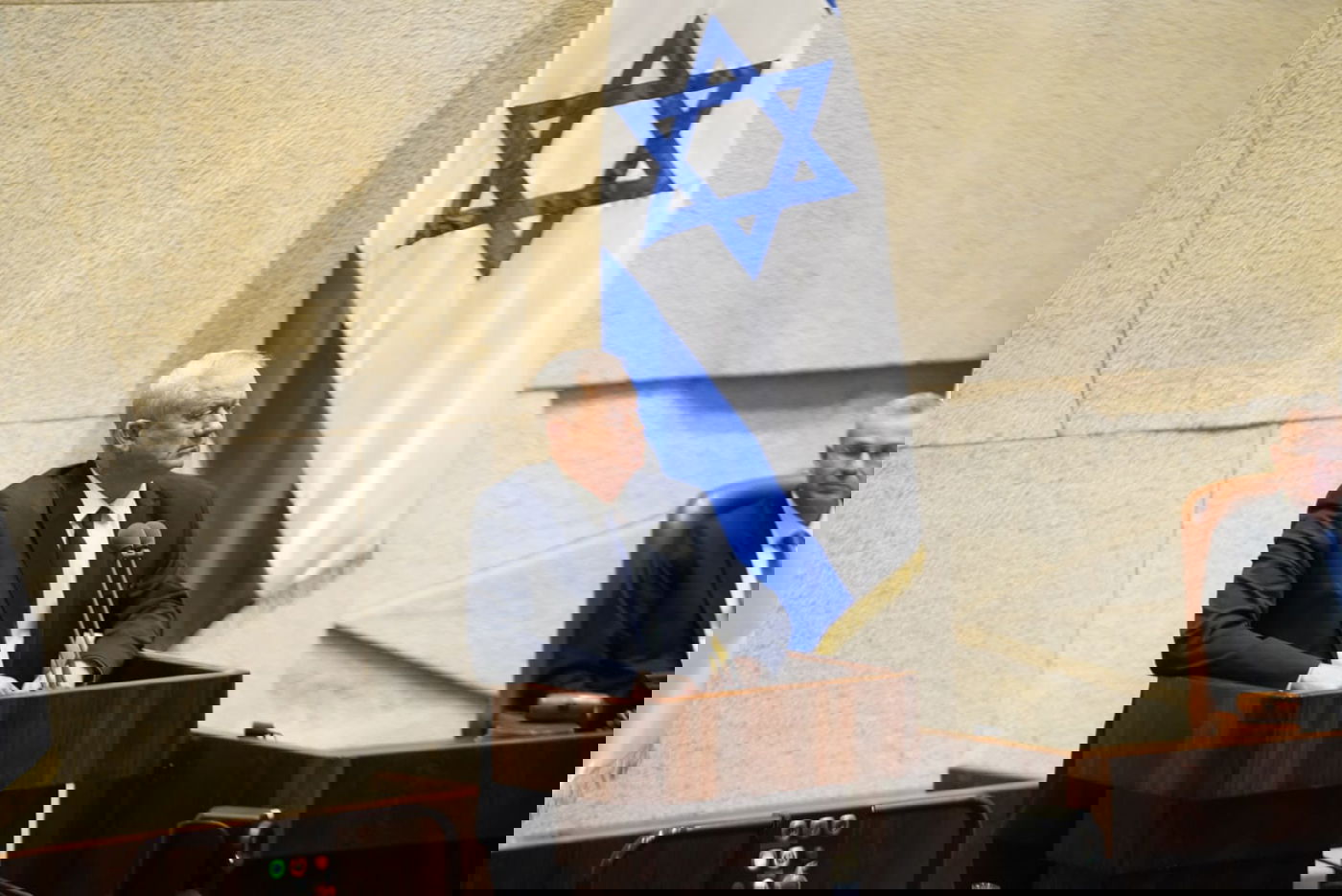 גנץ הודיע: אמשיך להילחם על סגירת גל"צ