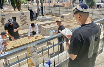 'סטטיק' התפלל בציון מרן הרב עובדיה יוסף זצ"ל