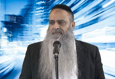 הרב רפאל זר בפינה לפרשת קרח • צפו