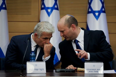 בנט ולפיד בישיבת הממשלה