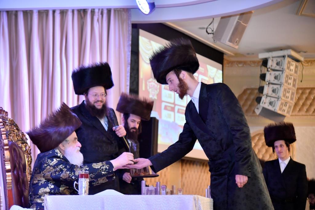 שמחות השבע ברכות לנכד האדמו"ר מויז'ניץ בארה"ב