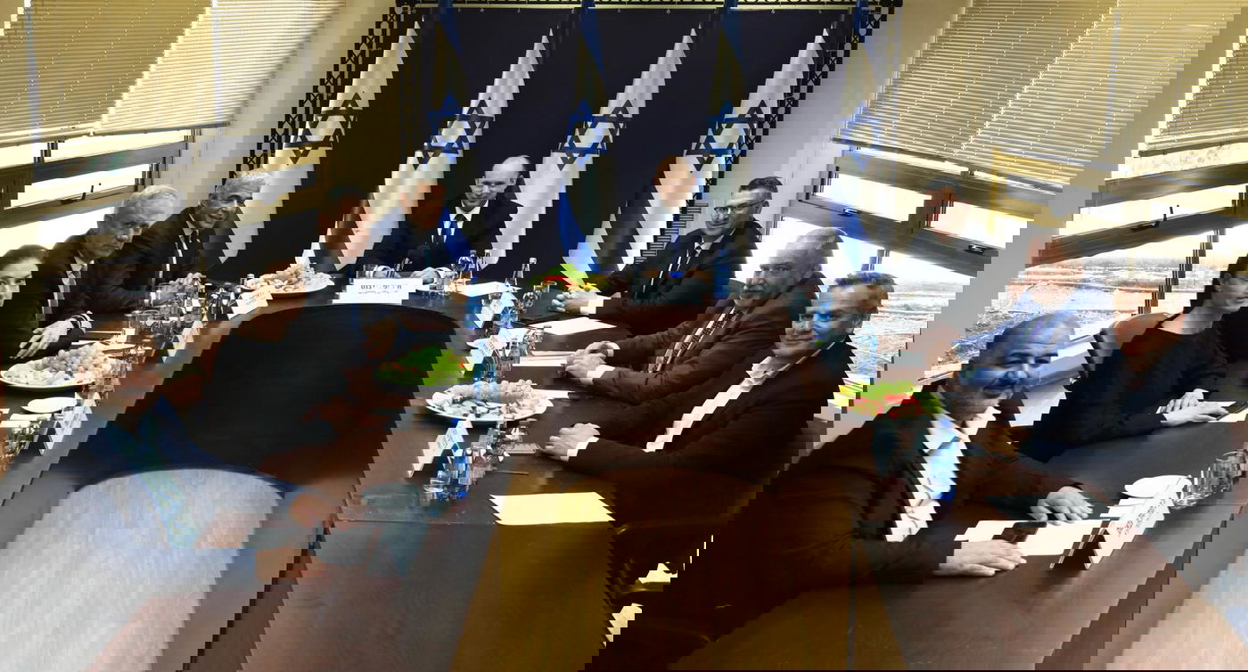 משדר מיוחד • בנט מחליף את נתניהו; החרדים - לאופוזיציה