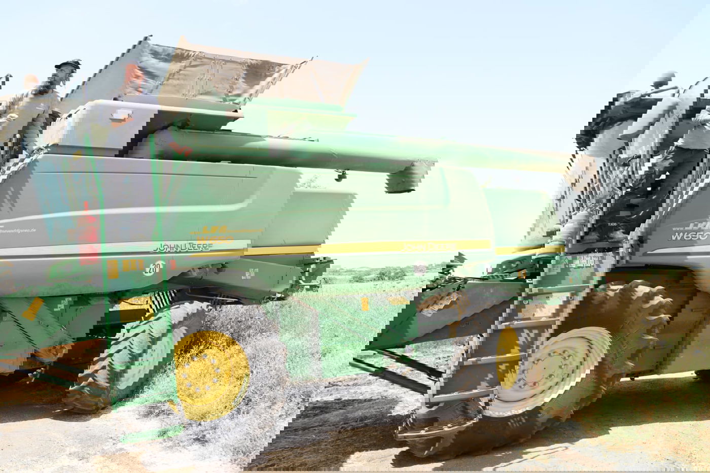 ה'חזונאישניקים' קצרו חיטים • צפו בתיעוד