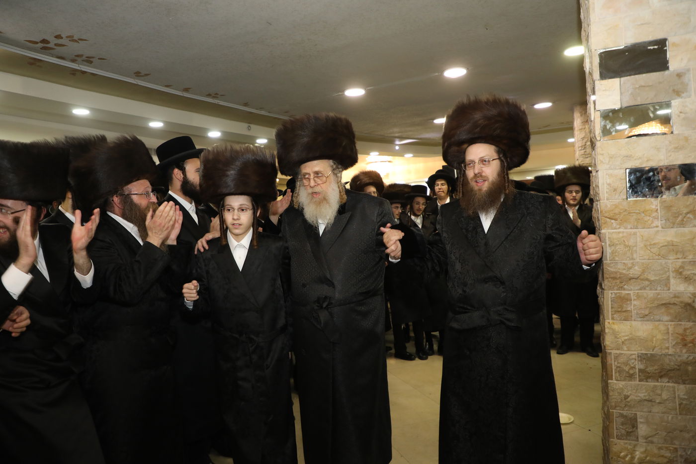 שמחת החתונה בחצרות קאמרנא - סאווראן