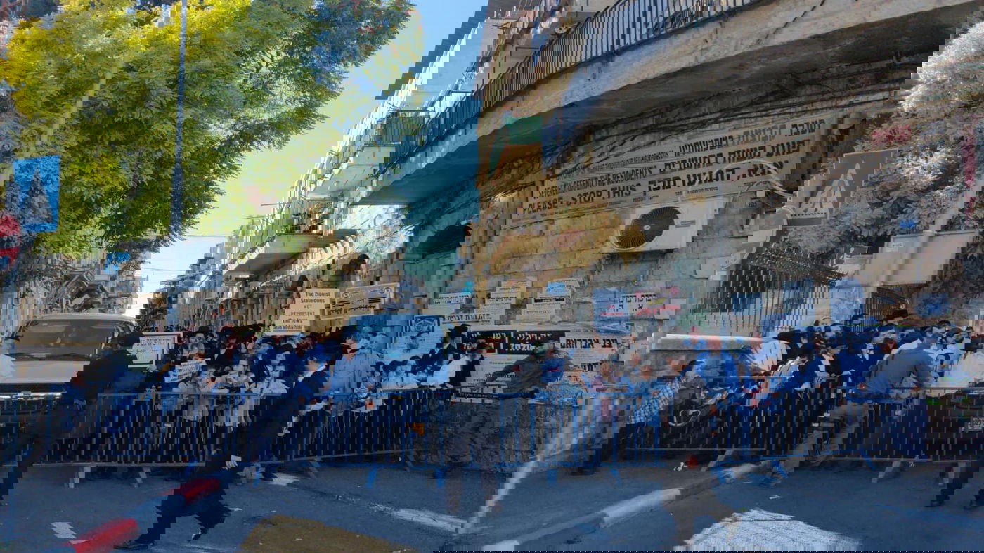 מצעד הדגלים הגיע אל הכותל המערבי; 17 מתפרעים נעצרו