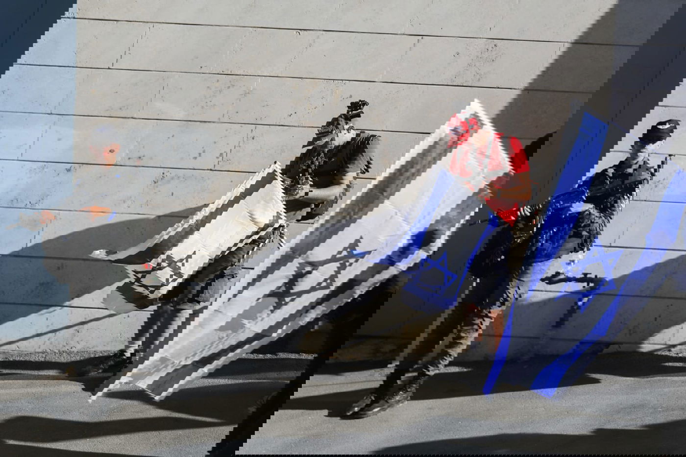 מצעד הדגלים הגיע אל הכותל המערבי; 17 מתפרעים נעצרו