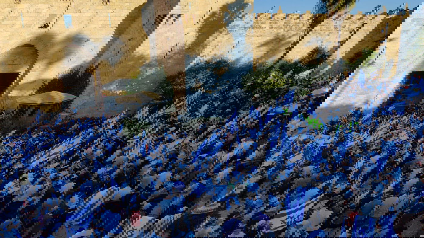 מצעד הדגלים הגיע אל הכותל המערבי; 17 מתפרעים נעצרו