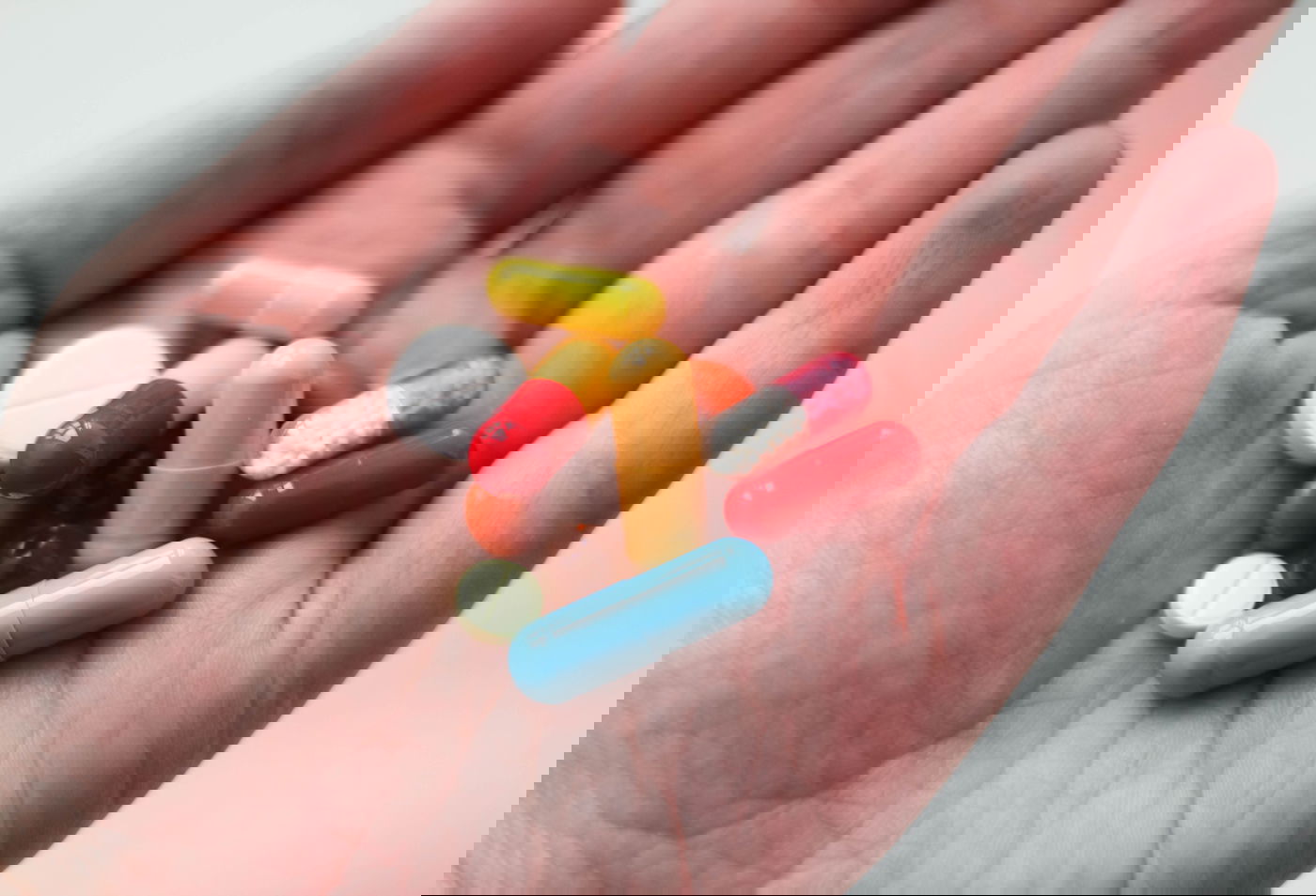 אחת ולתמיד: כמה מסוכן לבלוע כדורים בלי מים?