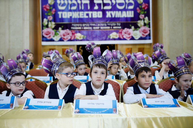 מסיבת חומש לתלמידי כיתה א' בת"ת "חדר מנחם" במוסקבה