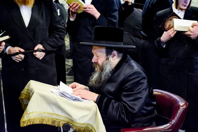 האדמו"ר מבאבוב 45