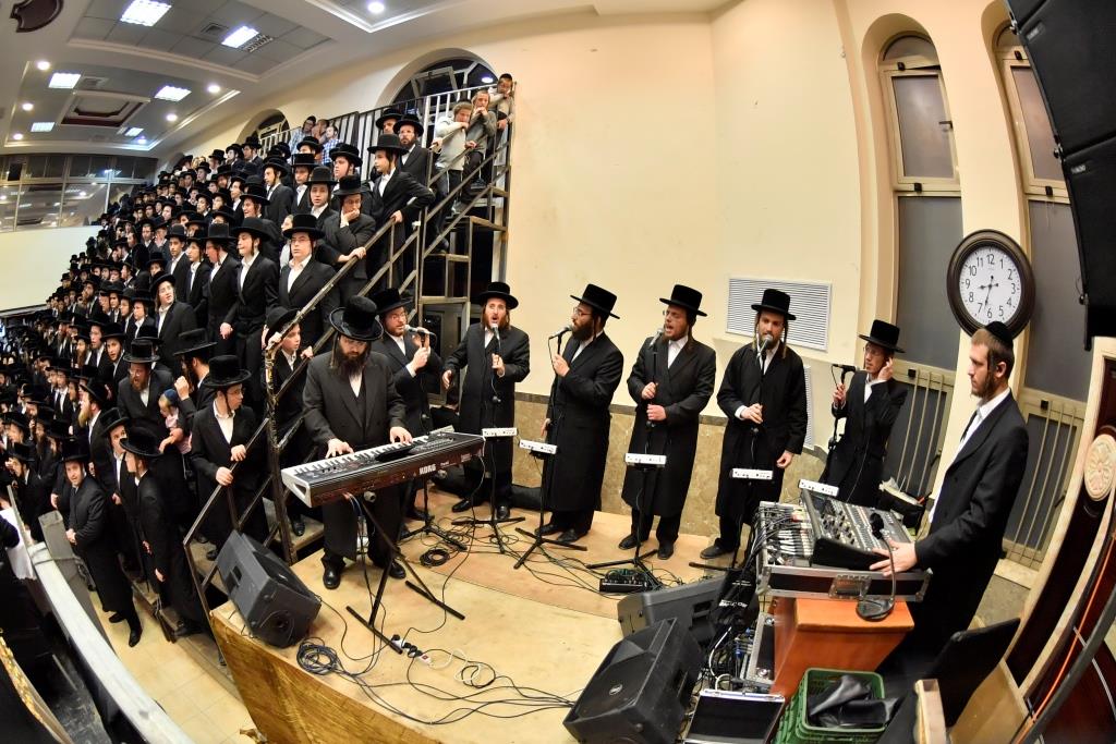 המונים קיבלו את פני הרבי מבאבוב 45