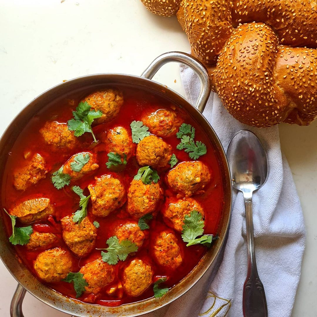 קציצות דגים ברוטב עגבניות פיקנטי