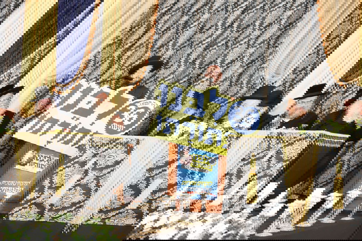 הרב צישינסקי בנאום בכנס הפתיחה בבנייני האומה