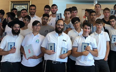 הרב בורודיאנסקי עם תלמידיו